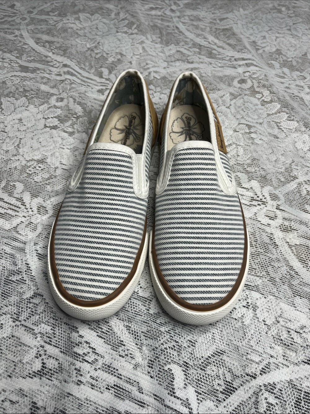 Tommy Bahama Slip On Shoes Women’s 6.5 Striped Canvas Casual Comfort Loafers - Picture 2 of 7